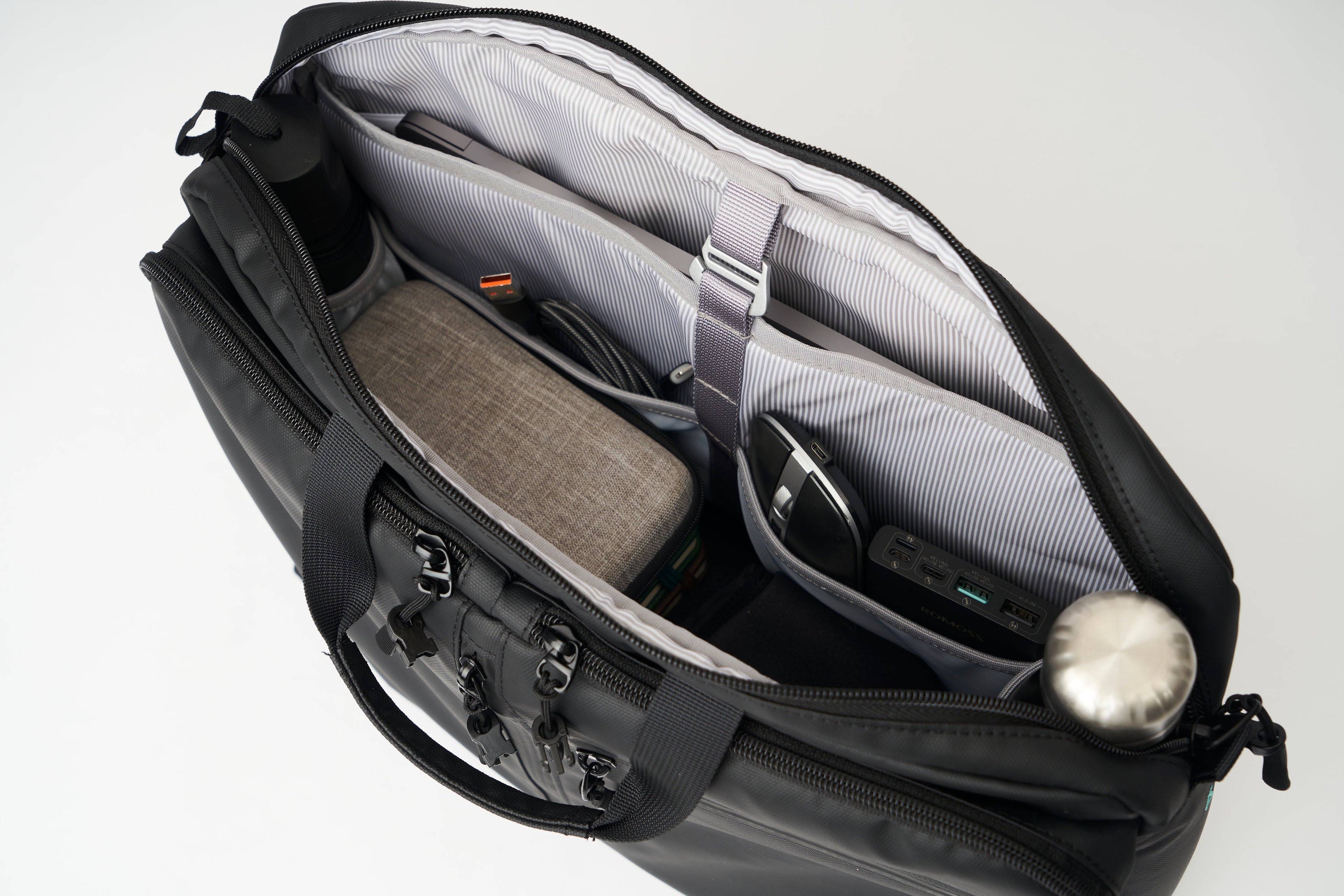 Cecil Trackies Briefcase 17L - Stealth Bomber Edition