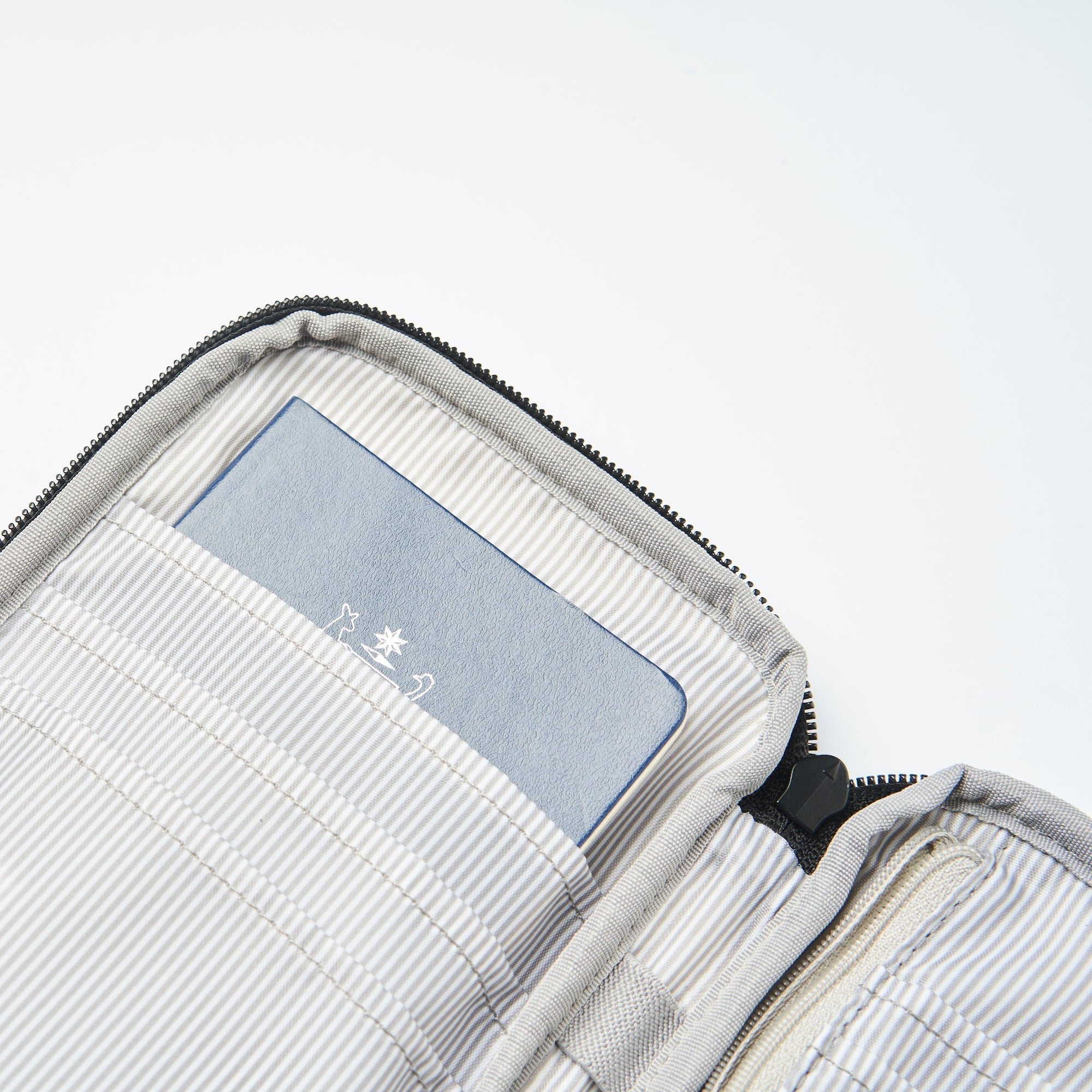 Beaufort Swaggie Travel Wallet - Stealth