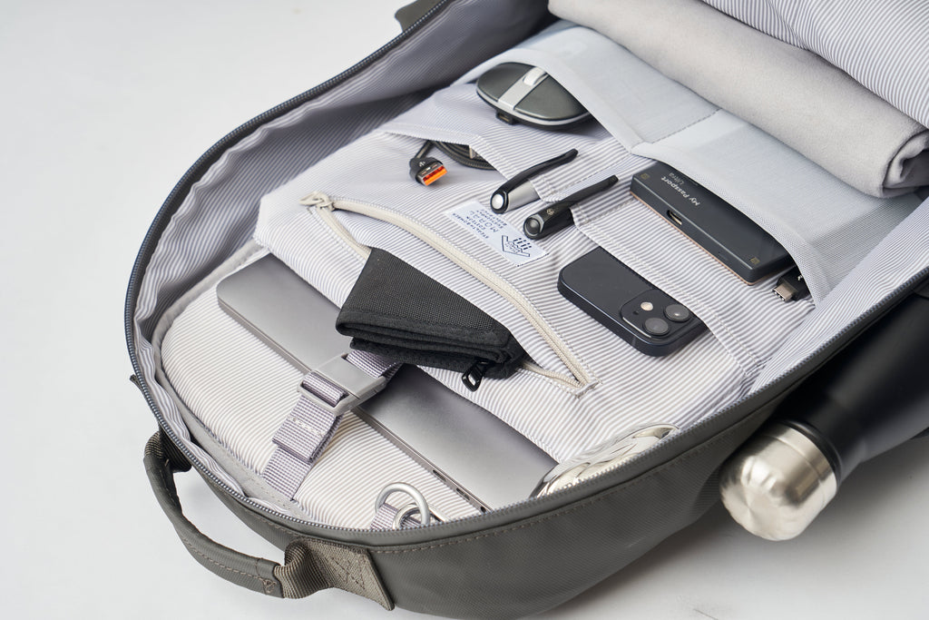 Umago Stag II Backpack 22L - Stealth Bomber Edition
