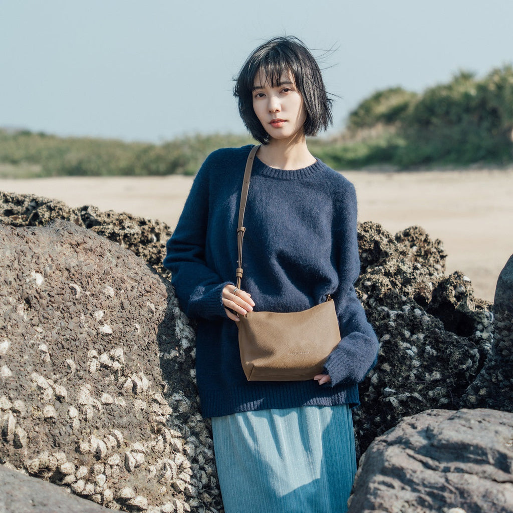 Shelly Leather Crossbody Bag